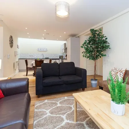 Characterful 2 Bedroom Apartment In Brixton